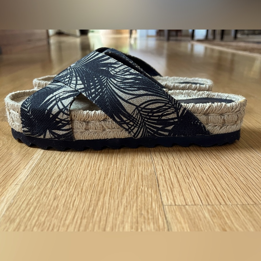 Casteller Platform Espadrille Slide Sandal Black Tan Canvas Palm Print 37